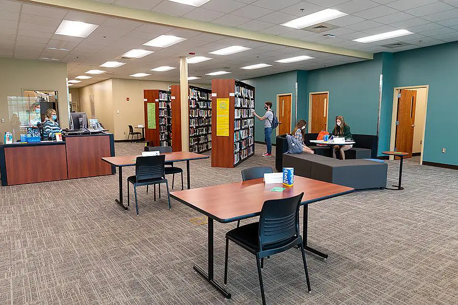 Students study and browse books inside the Richwood Valley Academic Learning Center at Ozarks Technical Community College.