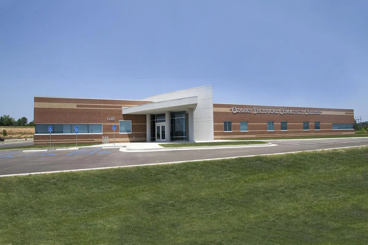 Exterior of Ozarks Tech’s Waynesville Education Center under a clear blue sky.