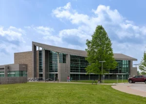 Exterior landscape of the main building at Ozarks Tech Richwood Valley Campus